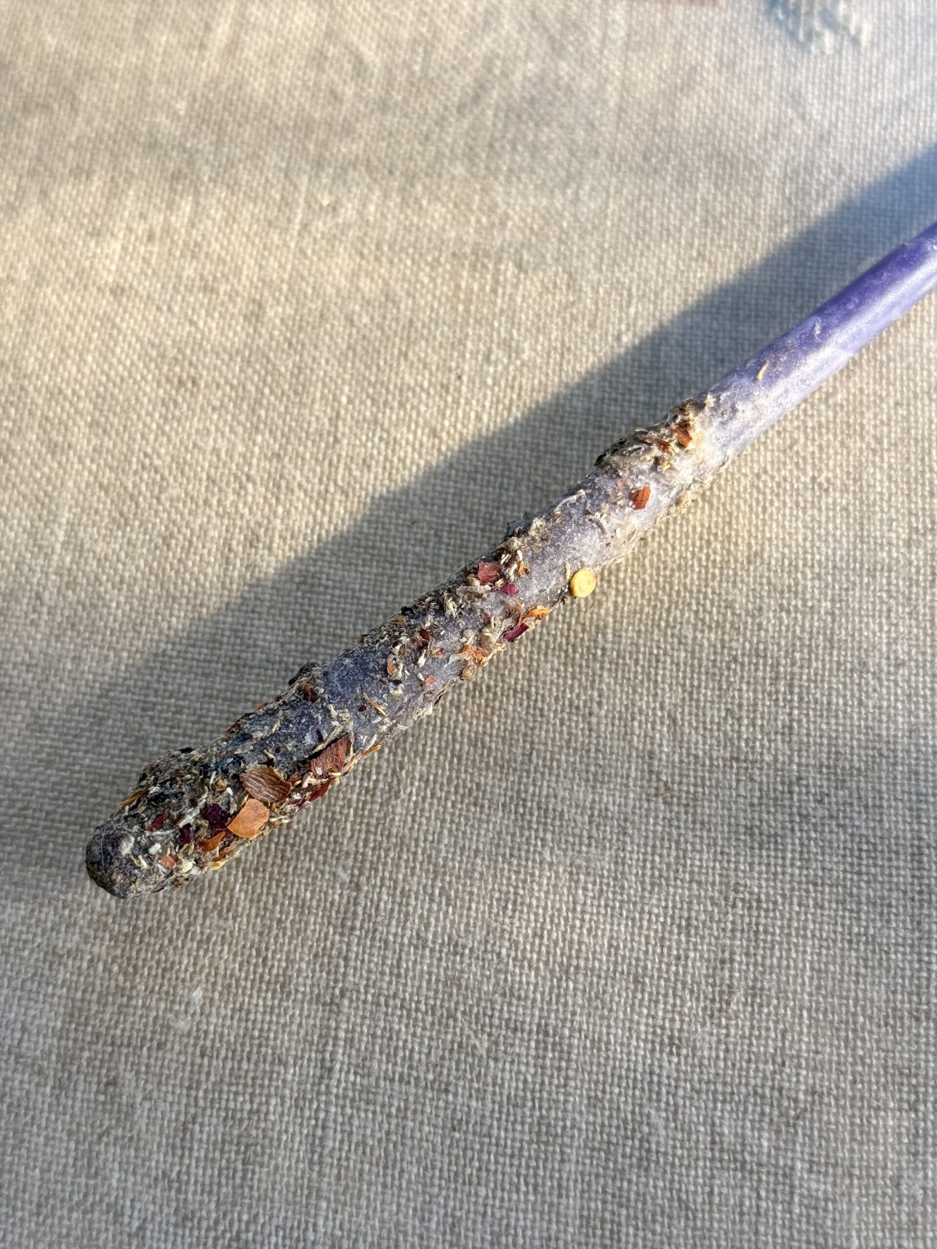 Beeswax candle violet - Image 4