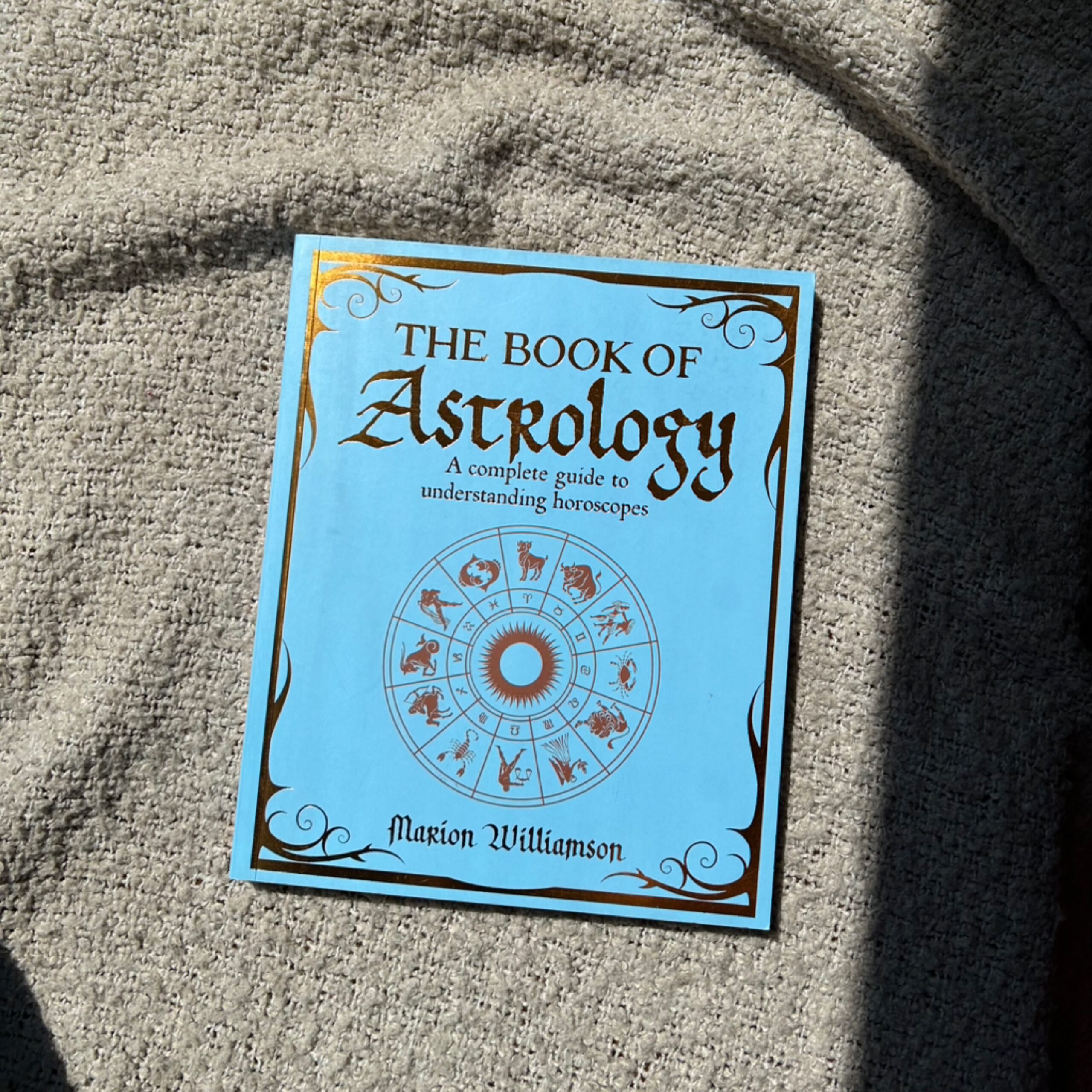 Book Of Astrology (The Mystic Arts Handbooks)